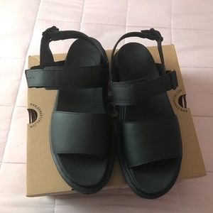 *BRAND NEW* Dr. Martens Voss Hydro Sandals Black